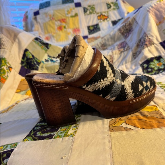 KORKS Lori Woven Southwestern Clogs - Women's 8 - Picture 2 of 8